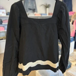 OBJECT MARICA L/S RE SQUARE NECK TOP