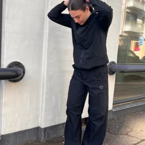 Tech Parachute pants | Unisex | Black