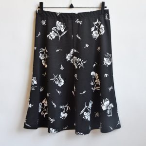 Klockad Kjol Stor Blomma Svart & Vit