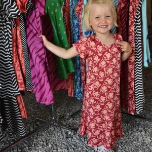 Vingklänning Mah-Jongblomma Röd Persika